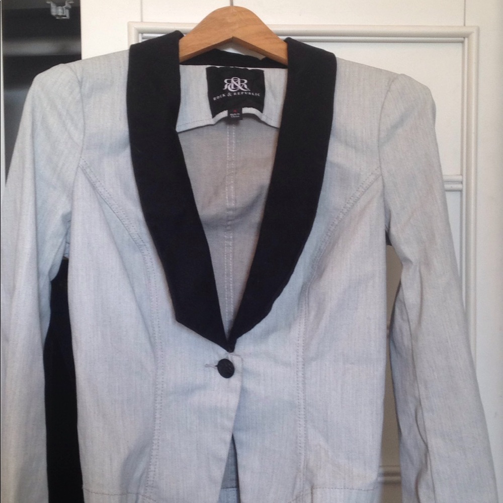 Jean jacket with black collar